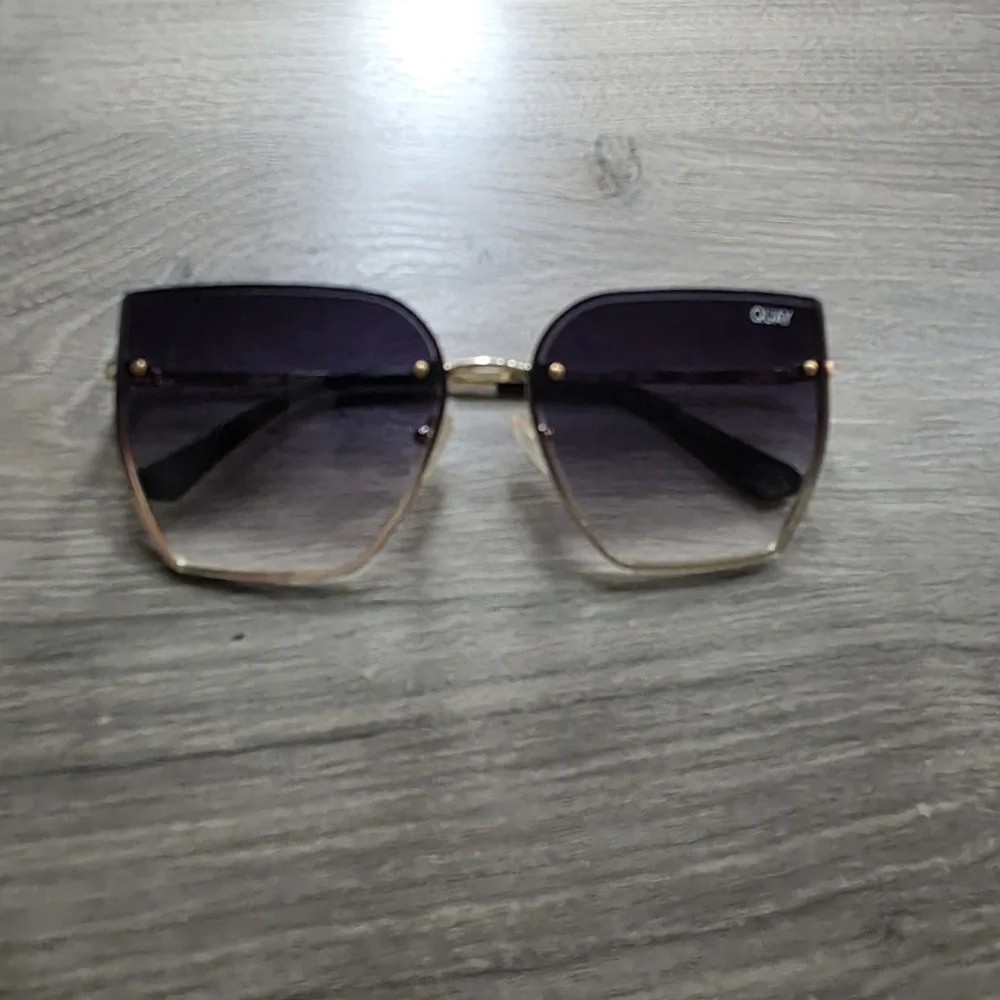 Quay Australia Women's Sunglasses - Picture 1 of 2